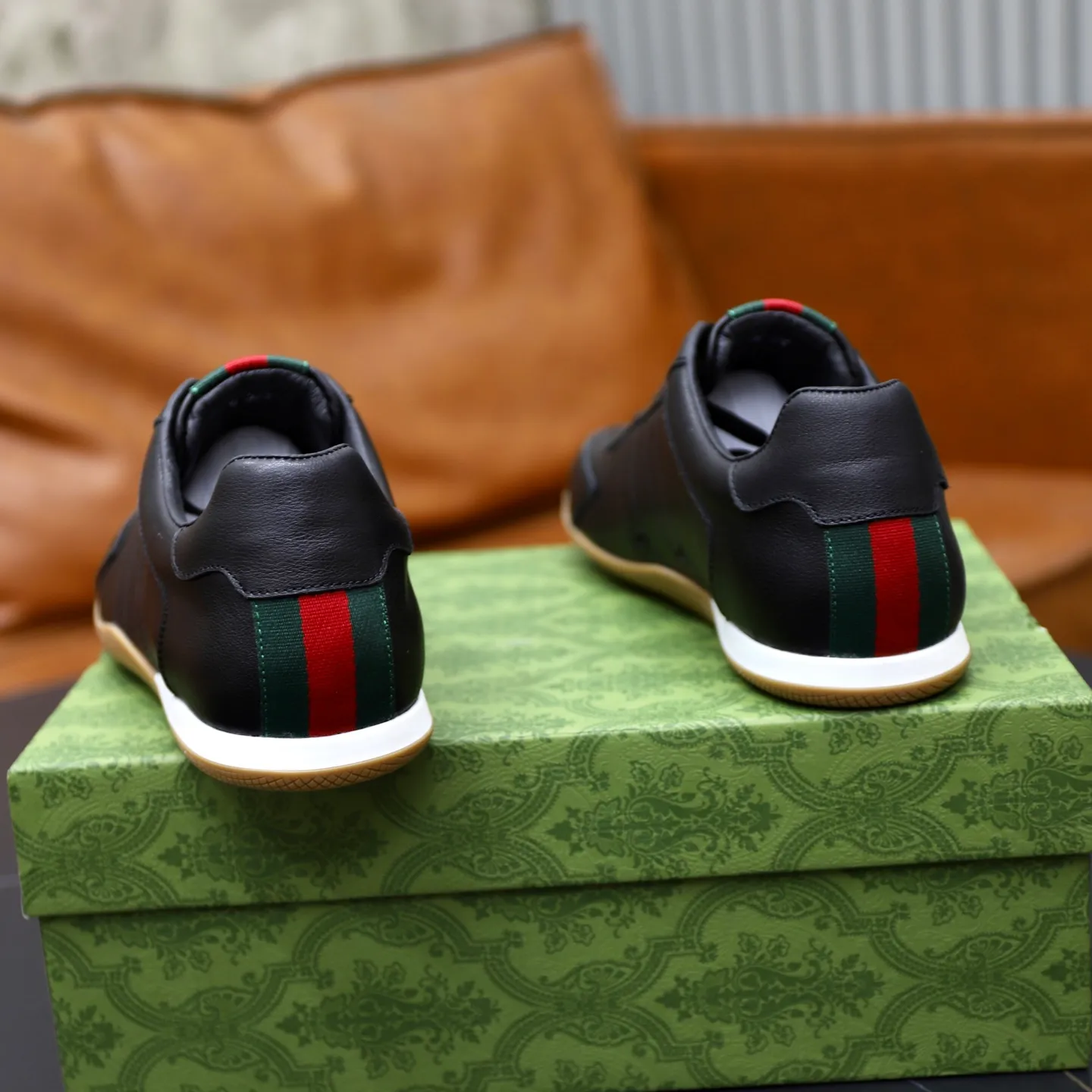 Ex-factory price: 462💰🙅‍♂️🙅‍♂️🙅‍♂️ Brand: Gucci GUCCi Standard code: 38-44 (45 customized) Grade: Same as the official website Material: Original cowhide surface Comfortable and breathable pigskin lining Lightweight and wear-resistant sports outsole Style category: Men's fashionable casual shoes Running sneakers Distinguished luxury brand elements Top luxury Color: actual picture color